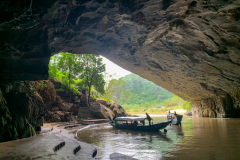 Beautiful Entry Paradise Cave Vietnam
